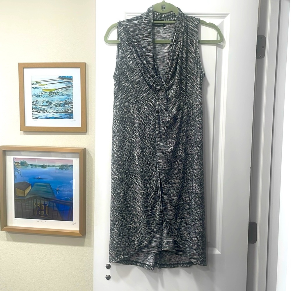 Wrinkle free career/date night dress fits small/medium